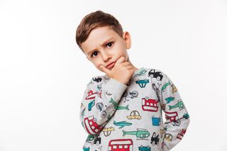 Für Kinder ist es oft schwierig, zu erkennen, dass jemand nicht wirklich denkt, was er oder sie wörtlich sagt.
