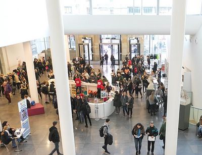 Zahlreiche Besucher beim Tag der offenen Tür im Paulinum der Universität Leipzig