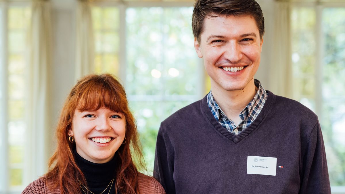 enlarge the image: Colour photo of two people: Emma Specht and Dr. Philipp Kuhnke