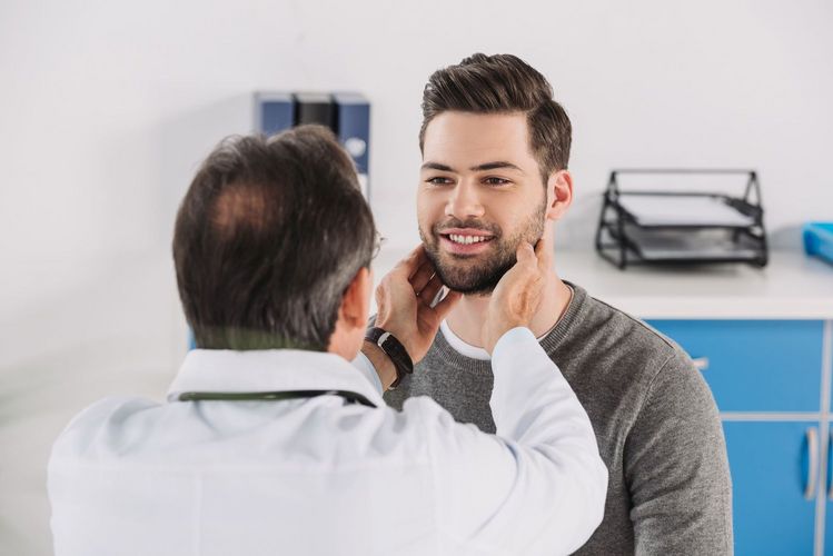 Experten der Universitätsmedizin Leipzig haben die Behandlung von Patienten mit CUP-Syndrom im Kopf-Hals-Bereich, also mit einem Primärtumor unbekannten Ursprungs, verbessert.