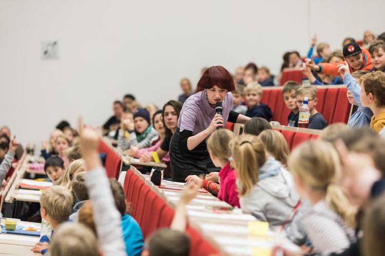 Hörsaal mit Kindern