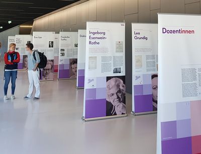 Foto der Ausstellung #herstory. Sachsen und seine Akademikerinnen.