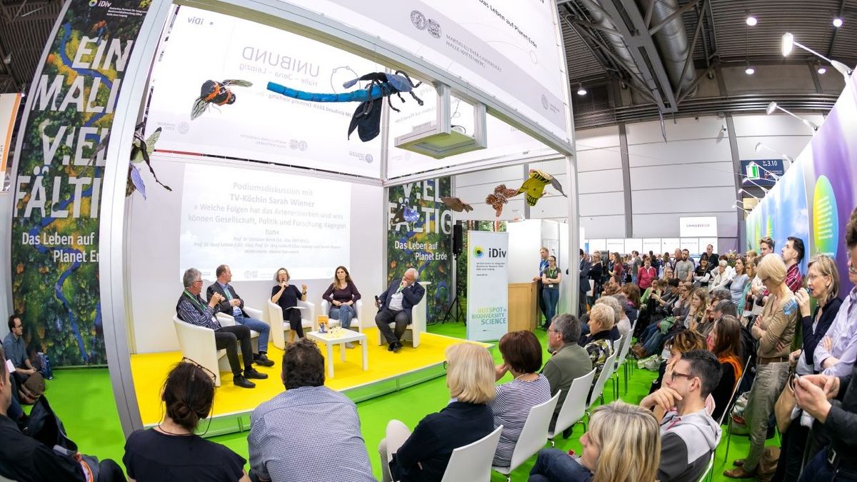 zur Vergrößerungsansicht des Bildes: Gesprächsforum des Unibunds im Rahmen der Buchmesse 2019.