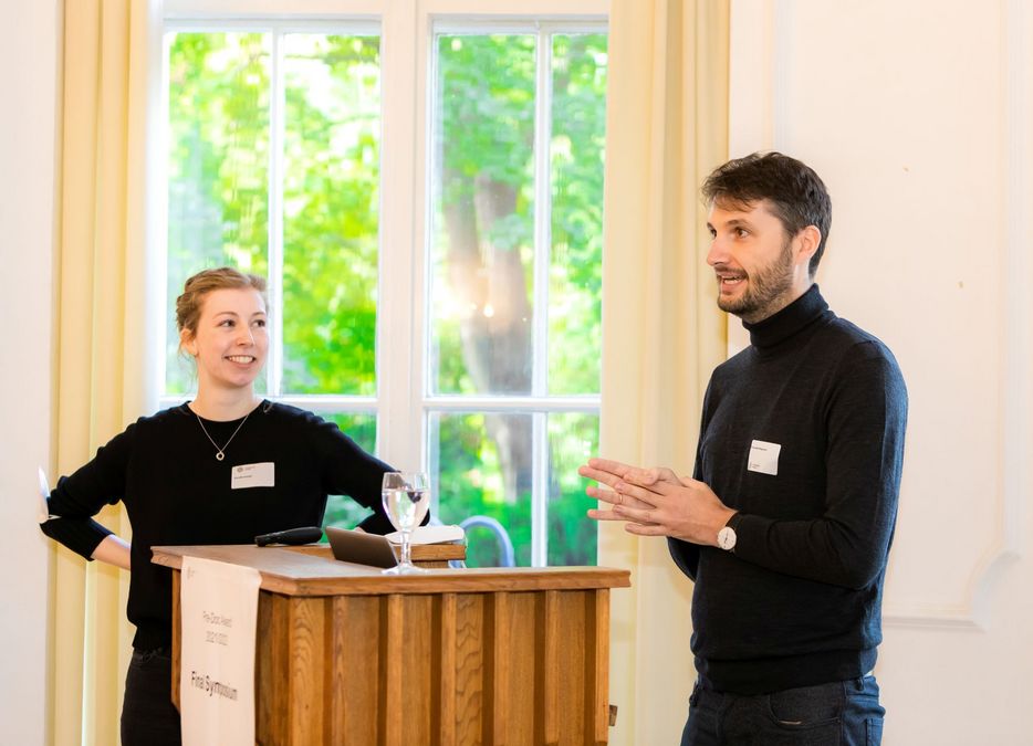 zur Vergrößerungsansicht des Bildes: Cornelia Franke und Dr. Alexander Bergmann während ihres Vortrags