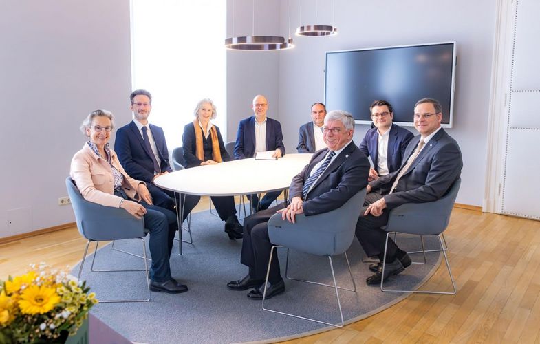 Rektoratsvertreter:innen der beteiligten Hochschulen besiegelten die Kooperation in der "Startup Campus Alliance".