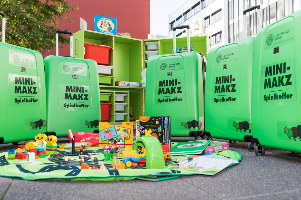 zur Vergrößerungsansicht des Bildes: makz - mobile Spielkoffer und mobiles Kinderzimmer, Foto: Christian Hüller