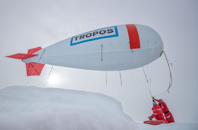 Das Leibniz-Institut für Troposphärenforschung und die Universität Leipzig betrieben zusammen den Fesselballon BELUGA auf der Eisscholle.