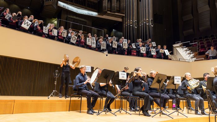 Szene von den Protesten bei der Immafeier im Gewandhaus.