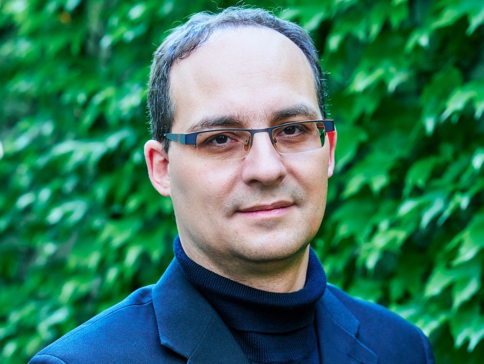 Mathematik-Professor Daniel Král kann mit der Alexander von Humboldt-Professur an die Universität Leipzig wechseln. Foto: Irina Matusevič (Instagram: @inem_photography) zur Vergrößerungsansicht des Bildes: Mathematik-Professor Daniel Král kann mit der Alexander von Humboldt-Professur an die Universität Leipzig wechseln.