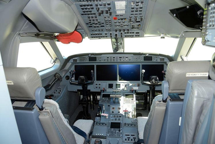 Blick ins Cockpit von HALO.