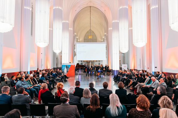 Blick ins Paulinum mit Publikum