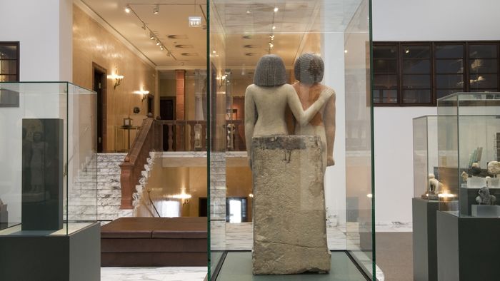 Blick in den Terrakottabereich des Ägyptischen Museums - Georg Steindorff -