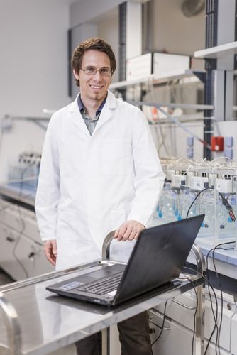 Prof. Dr. Nico Eisenhauer.