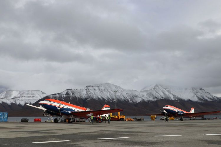Mit den Forschungsflugzeugen Polar 5 und Polar 6 des Alfred-Wegener-Instituts starten die Wissenschaftler von Spitzbergen aus.