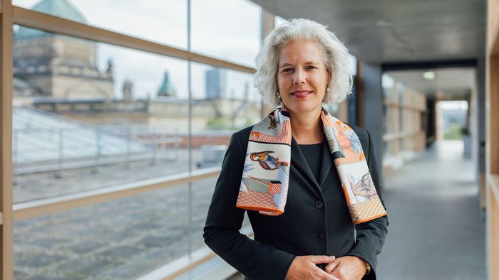 Auf dem Foto ist Universitätsrektorin Eva Inés Obergfell zu sehen.