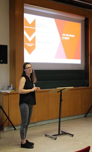 Frau Juliane Keil stellt UL vor