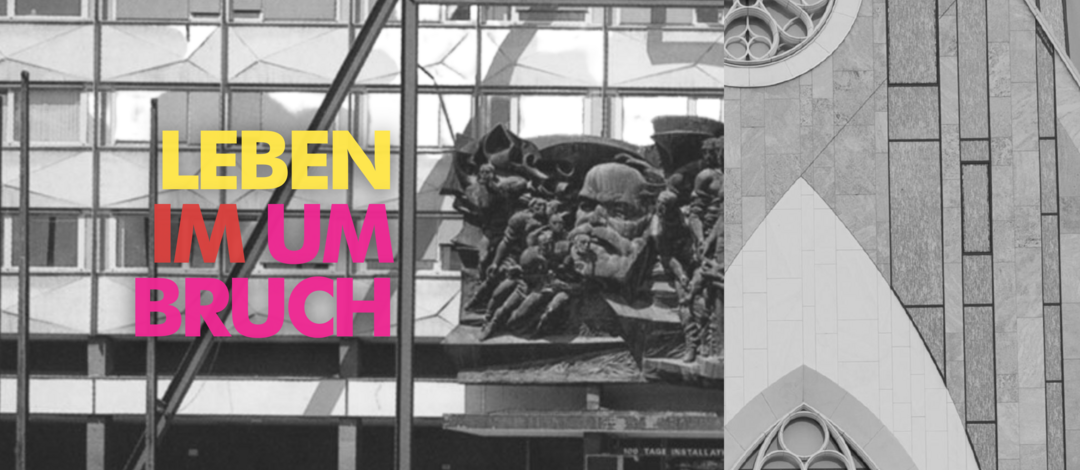Fotocollage aus zwei Schwarz-Weiß-Bildern. Frontalaufnahme des Hauptgebäudes der Universität Leipzig aus den 90er Jahren mit Karl-Marx-Relief und aus dem Jahr 2020 mit der Fassade vom Paulinum. In bunter Schrift steht in der Linken Bildhälfte der Text "Leben im Umbruch".