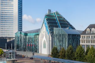 Gebäudeansicht des Campus Augustusplatz mit Blick auf das Neue Augusteum und Paulinum der Universität Leipzig