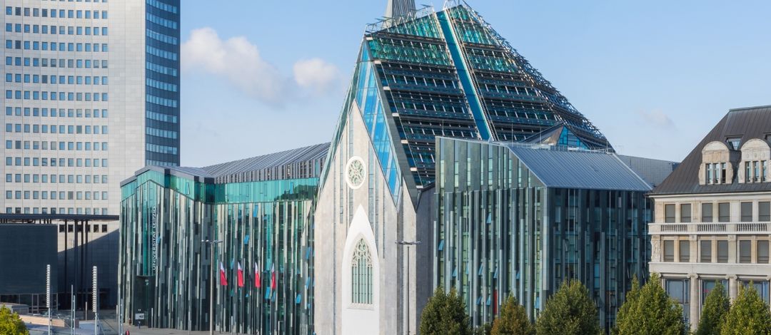 Gebäudeansicht des Campus Augustusplatz mit Blick auf das Neue Augusteum und Paulinum der Universität Leipzig