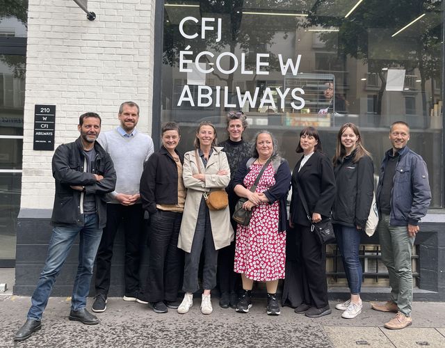 Arbeitsgruppe mit Journalismus-Ausbilder:innen aus Leipzig, Göteborg und Paris: Vom IfKMW dabei waren Felix Irmer (2.v.l.), Maria Hendrischke (2.v.r.) und Uwe Krüger (r.). (Foto: CFJ)