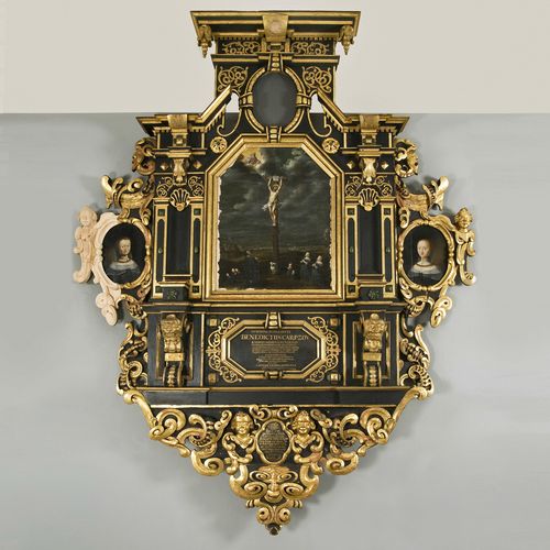 Vorzustand des Carpzov-Epitaphs (1653) mit holzsichtiger Ergänzung (helles Element) am linken Rahmen