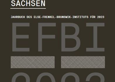 Zu sehen ist das Cover des EFBI-Jahrbuchs 2023 „Demokratie in Sachsen“, weiße Schrift auf schwarzem Hintergrund.