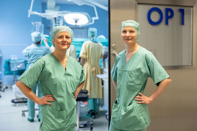 Zwei von 185 Chirurginnen am UKL: Prof. Nada Rayes (li.) und Dr. Lena Seidemann, beide Viszeralchirurgie.