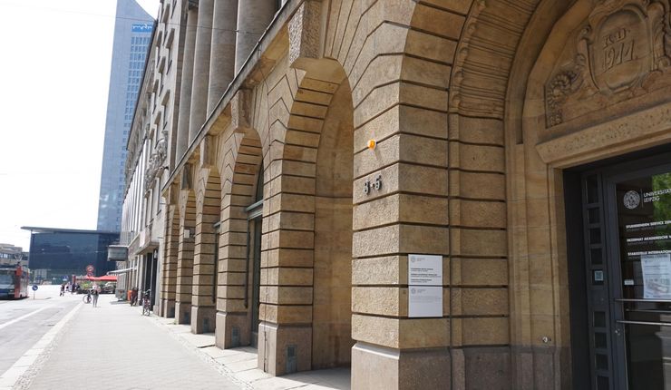 Entrance of the building of the International Centre in Goethestraße 3-5 