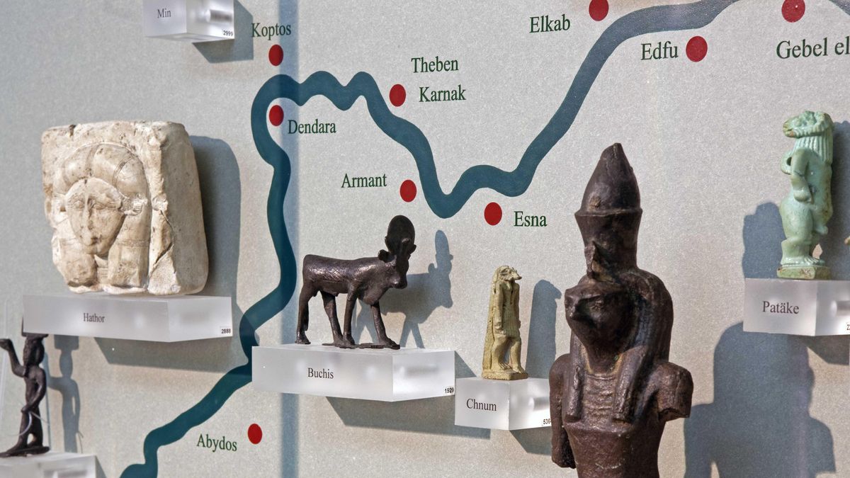 zur Vergrößerungsansicht des Bildes: Foto: Ausschnitt des Nildeltas mit Figuren von heimischen Gottheiten