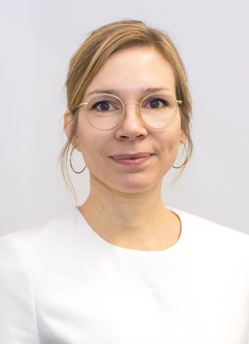 Auf dem Bild ist Bildungswissenschaftlerin Prof. Dr. Nina Kolleck zu sehen.