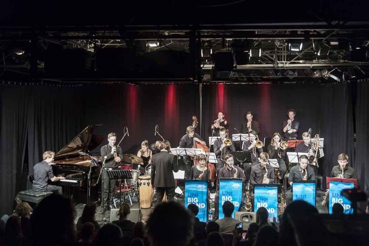 Unibigband bei einem Auftritt 