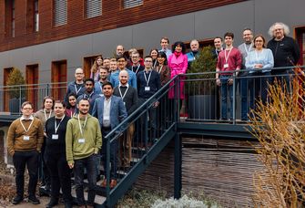 Gruppenfoto mit Doktoranden und Wissenschaftlern