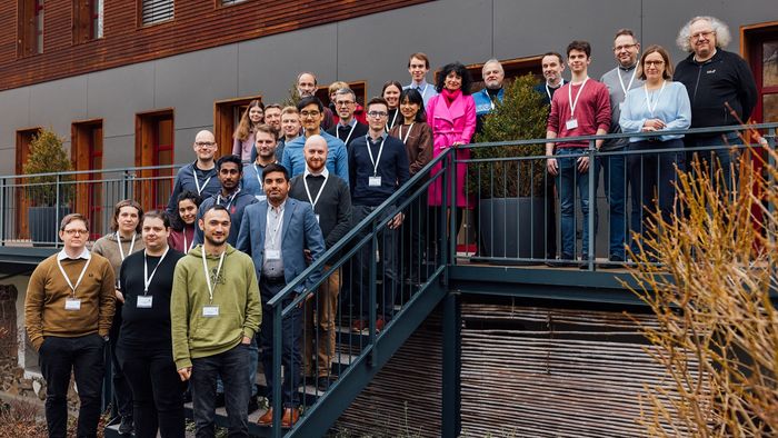 Gruppenfoto mit Doktoranden und Wissenschaftlern