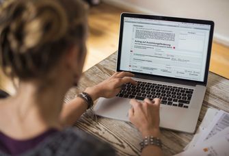 Der BAföG-Antrag kann auch am Computer ausgefüllt werden.