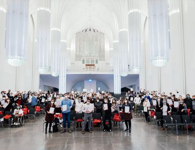 Gruppenfoto mit allen Teilnehmern der Stipendienfeier