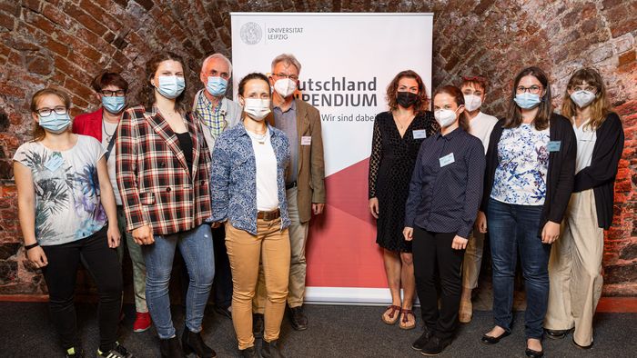 Das Bild zeigt Veterinärmedizin-Studierende und ihre Deutschlandstipendium-Förderer.