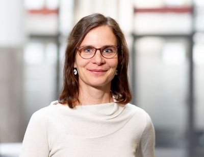 Portraitaufnahme Prof. Dr. Julia Schmidt-Funke