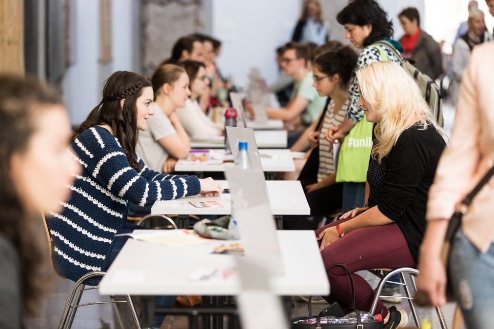 zur Vergrößerungsansicht des Bildes: Speed-Dating am Studieninformationstag