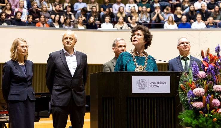 Professorin Dr. med. Beate A. Schücking (im Vordergrund), Prof. Dr. Birgit Dräger, Prof. Dr. Thomas Lenk, Prof. Dr. Erich Schröger, Prof. Dr. Thomas Hofsäss (hintere Reihe), Foto: Sven Reichold