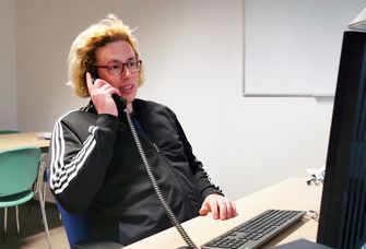 Felix Fink an seinem Arbeitsplatz als Beauftragter für studentische Angelegenheiten. Foto: Michael Lindner, Universität Leipzig