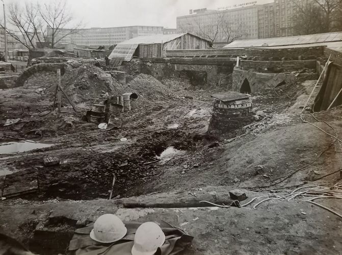 Zu sehen sind Ausgrabungen auf der Baustelle Moritzbastei 1975