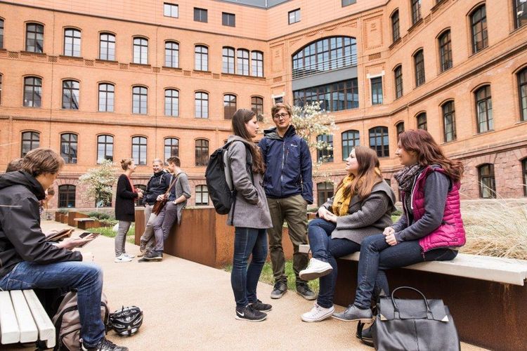 Junge Medizinstudierende der Uni Leipzig