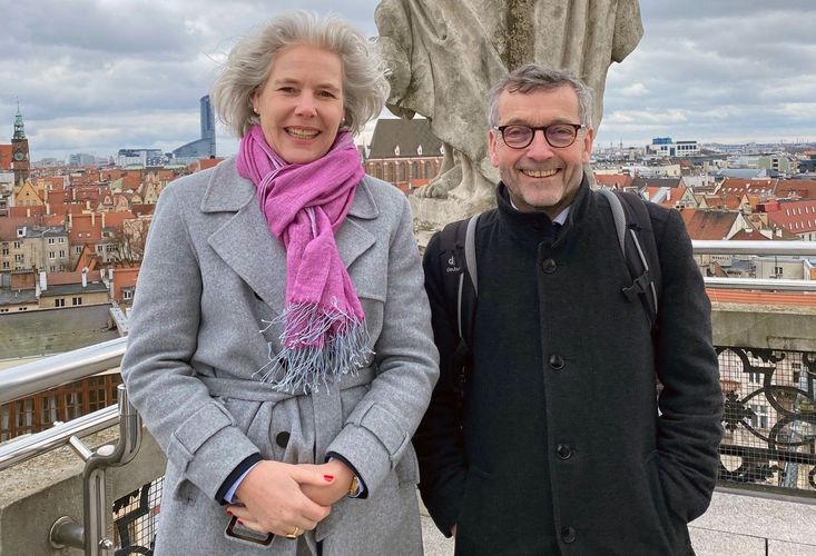 Rektorin Prof. Dr. Eva Inés Obergfell und Prof. Dr. Walter Rosenthal, Präsident der Friedrich-Schiller-Universität Jena, auf dem Mathematikturm der Universität Wrocław (Breslau).