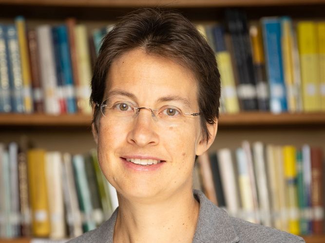 Auf dem Bild ist Prof. Dr. Anna Wienhard zu sehen.
