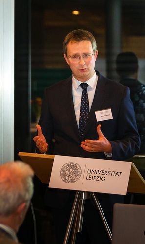 Oliver Fritzsche (CDU), Vorsitzender des Wissenschaftsausschusses, sprach beim Parlamentarischen Abend zu den Gästen.
