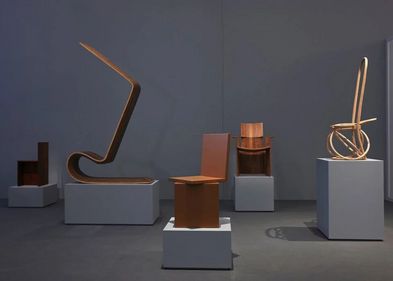 Ausstellungsansicht zu „A Chair and You“ am Grassi Museum für angewandte Kunst Leipzig, Foto: Lucie Jansch