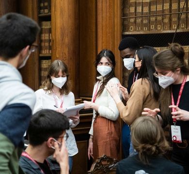Studierende verschiedener Arqus Universitäten im Austausch – so auch die Idee hinter dem Joint Degree Masterprogramm European Studies.