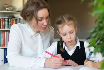 Homeschooling während des Lockdowns: Herausforderung für KInder und Eltern.