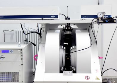 EPR-Spektrometer An EPR spectrometer