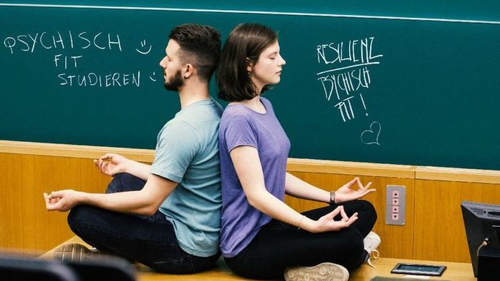 Die Kulturtechnik der Achtsamkeit wird vermehrt an Schulen und Hochschulen integriert.